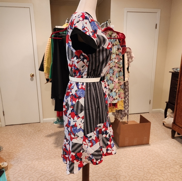 NWT PETER PILOTO Floral Belted Size 2 Dress Red, Black, Blue Spring Summer - Picture 8 of 15